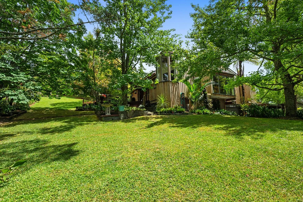 Coatesville 4 Bedroom Private Country Retreat Nestled Among the Trees