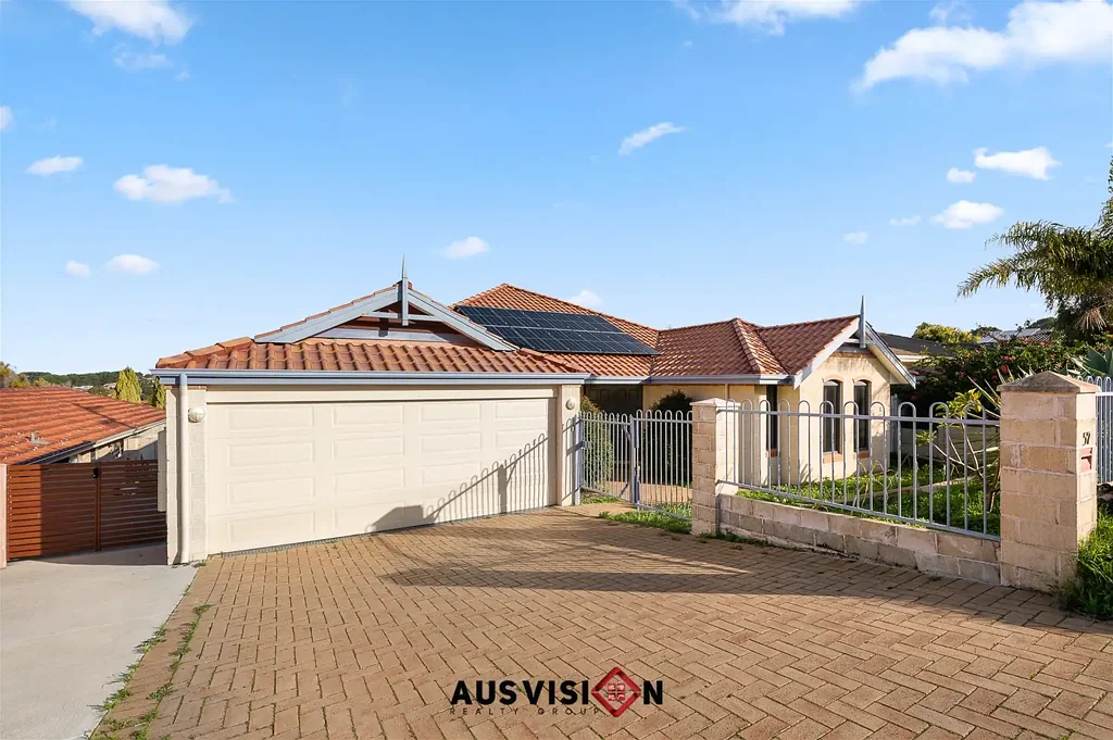 Kardinya 4બેડરૂમ SUBDIVIDABLE ELEVATED FAMILY HOME WITH VIEWS, INVESTMENT INCOME & EXCITING FUTURE POTENTIAL
