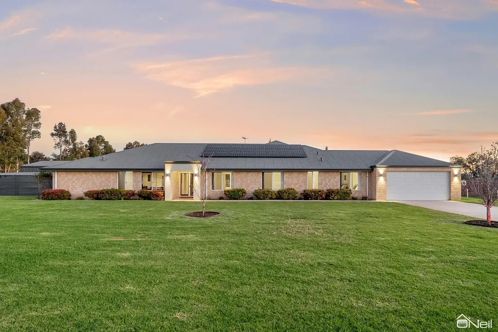 Cardup 4 Slaapkamer THE MOST REMARKABLE PACKAGE ON 1.24 ACRES