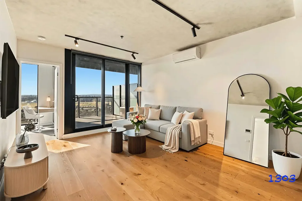 Footscray 2chambre North-Facing Apartment with Permanent Parkland Views