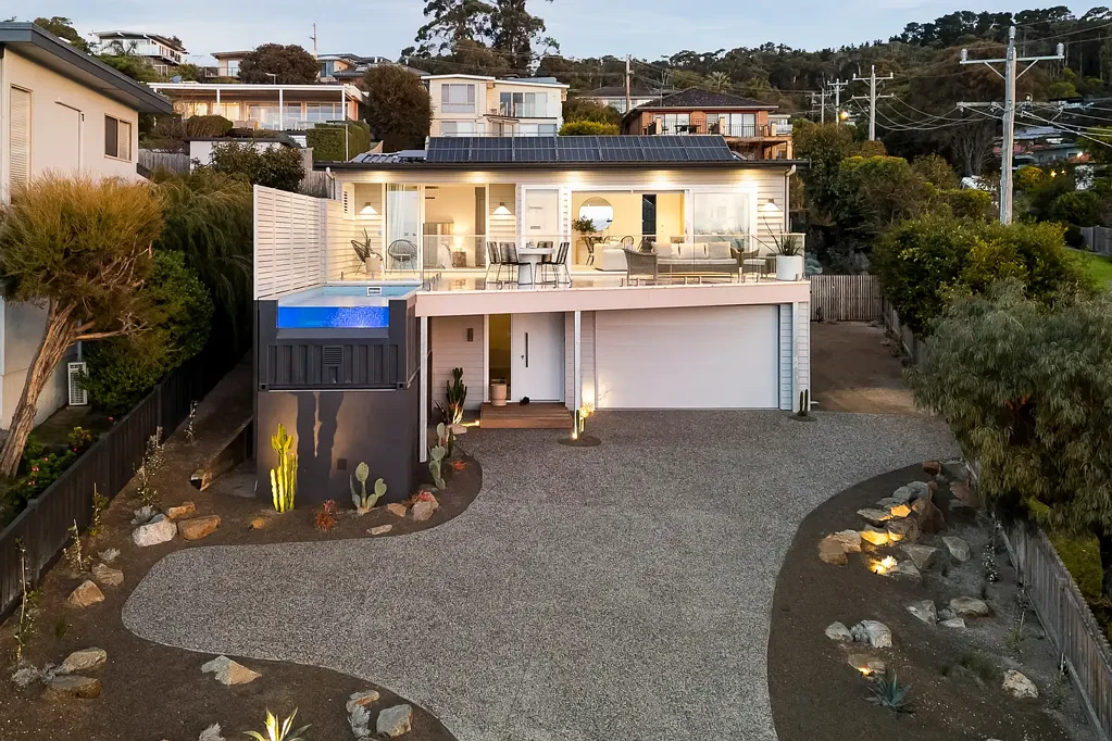 Superb Home overlooking Port Philip Bay