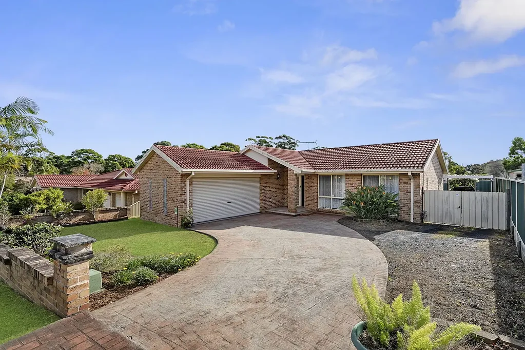 Lake Haven 4غرفة نوم 774m2 Block - side access room for a granny flat