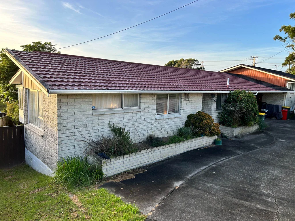 SPACIOUS TWO BEDROOM UNIT WITH VIEWS