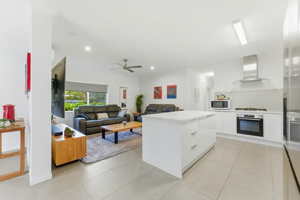 Trinity Park 4房  Fully Updated Family Home With Large Shed, Pool, and Generous Yard Space