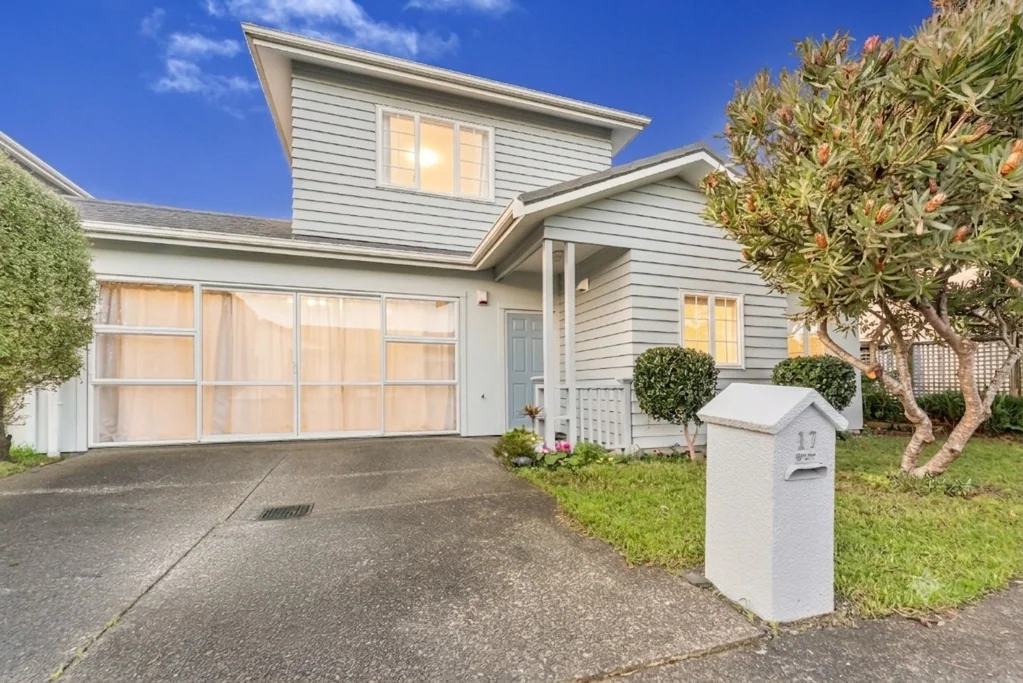 Henderson 3 Bedroom Henderson Heights + Summerland Zone: Smart Starter