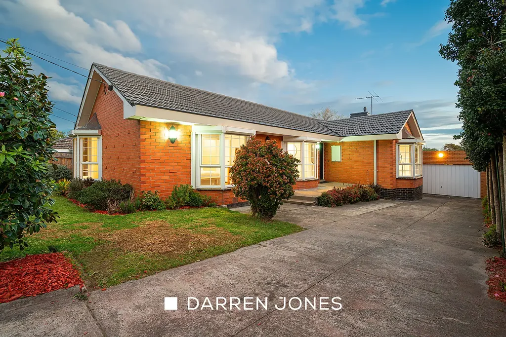 Watsonia 3 Bedroom Stylish, Secure & Ready to Move In
