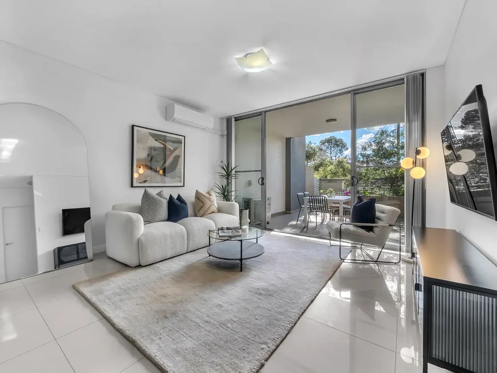Hillsdale 1બેડરૂમ Sun-Drenched North-Facing Apartment with a Private Parkside Courtyard