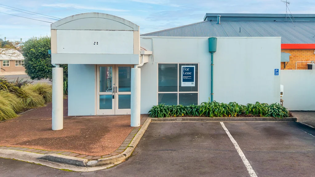 Red Beach Prominent premises in busy location