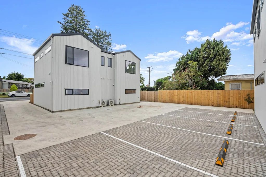 Manurewa 2部屋 CCC & Title both issued; Move-In Ready!
