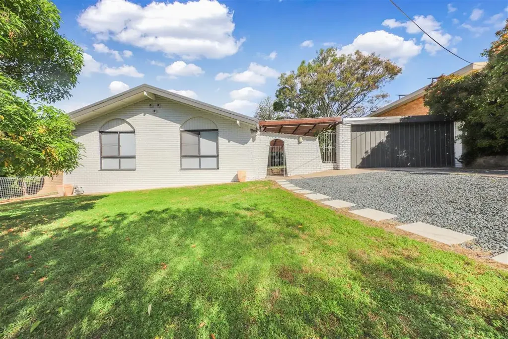 10 Kirra Street, Tumut, NSW 2720