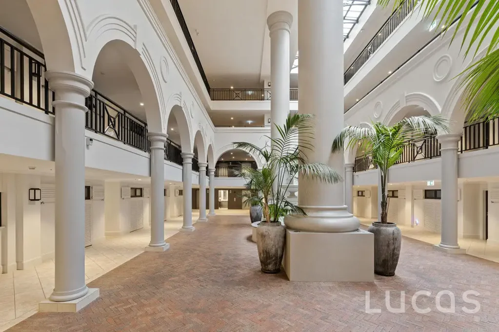 Melbourne 2房 皇家植物园景观 94平米奢居 专属公寓社区 高级大理石厨房 产权停车位 城市绿肺环绕 SECURE UNDOUBTED EXCELLENCE IN ROYAL DOMAIN PLAZA