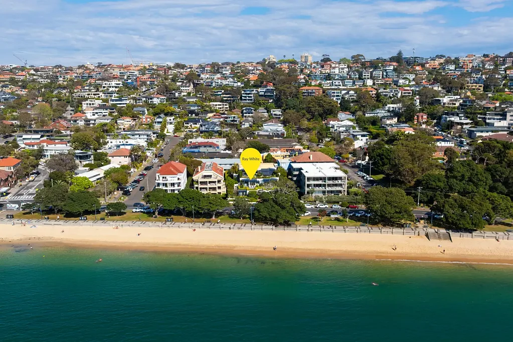 Mosman 3Phòng ngủ A tightly held front-row position commanding elevated water views