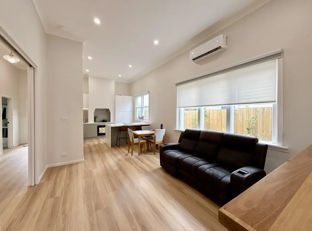 Renovated CBD Living with outstanding position and potential for commercial use