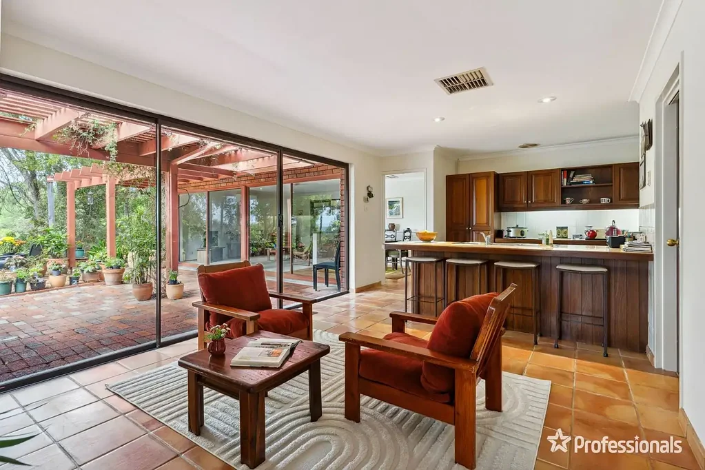 Kalamunda 4 Bedroom You'll Never Get Tired of this Location