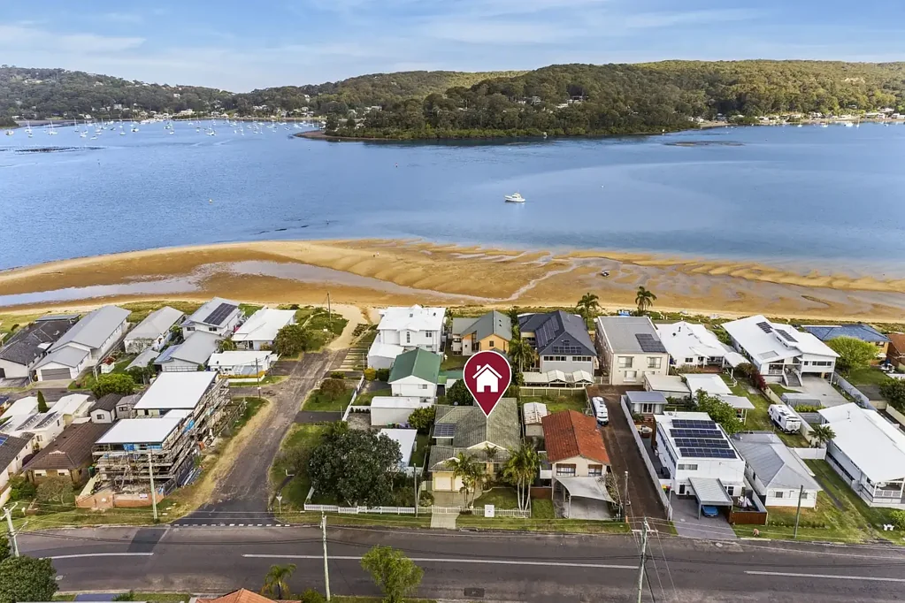 Booker Bay 4 Bedroom Large Family Sanctuary in Exclusive Beachside Locale.