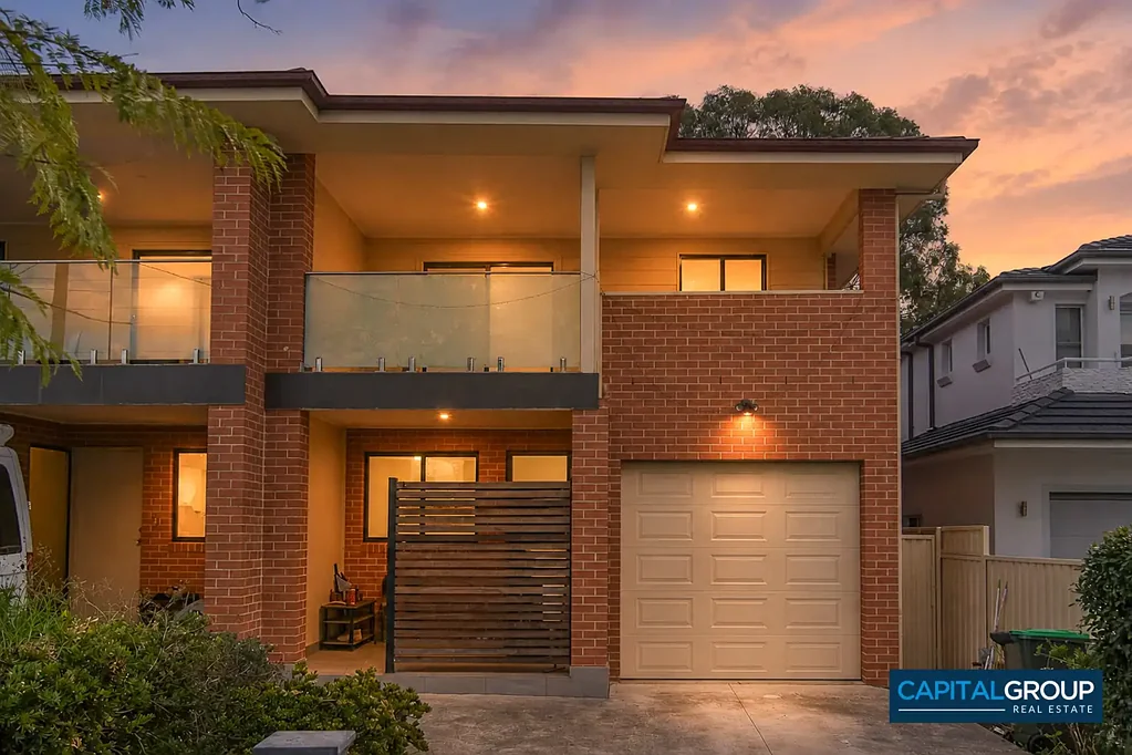 South Wentworthville 6Kwarto Spacious Family Living with a Beautiful Park Outlook & Prime Location