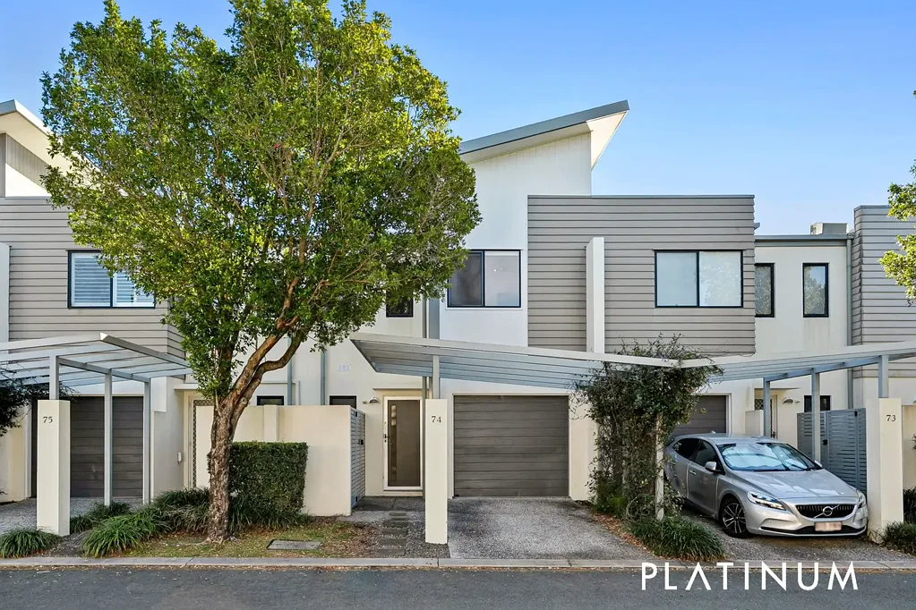 Fresh Stylish Townhouse Living Moments from Tugun Beach