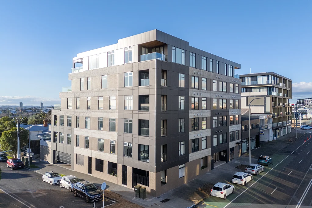 Grey Lynn 1Moenga Premium entry level | Private entry