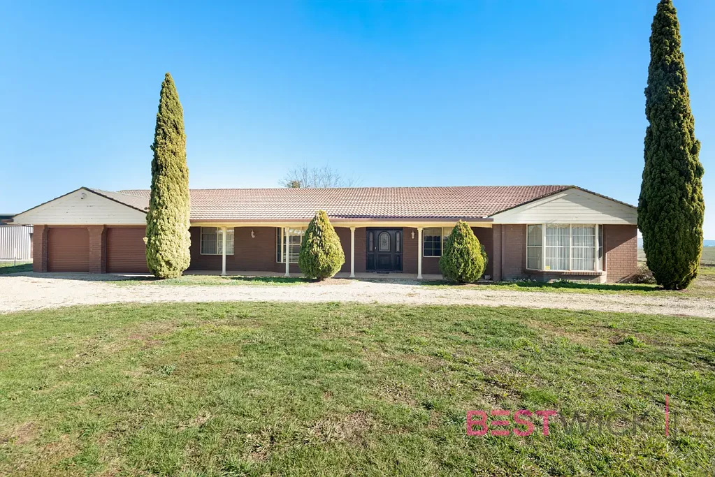 Private Rural Living just 10 minutes to CBD!