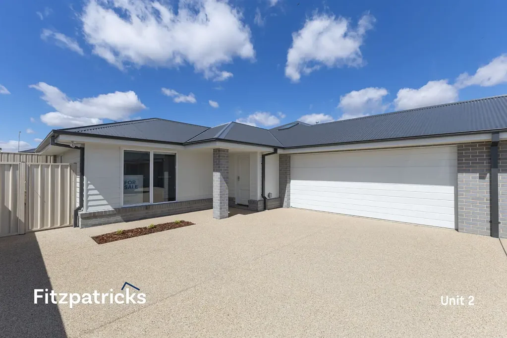 2/18 Tooleybuc Street, Gobbagombalin, NSW 2650