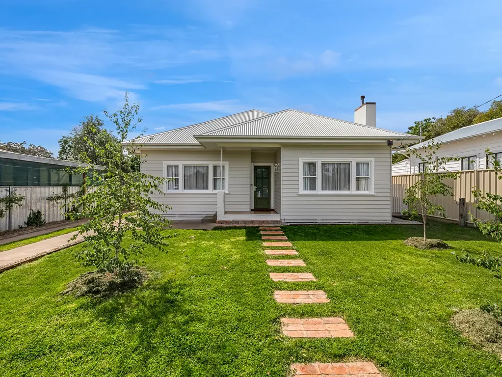 Benalla 5房  BEAUTIFUL FAMILY HOME