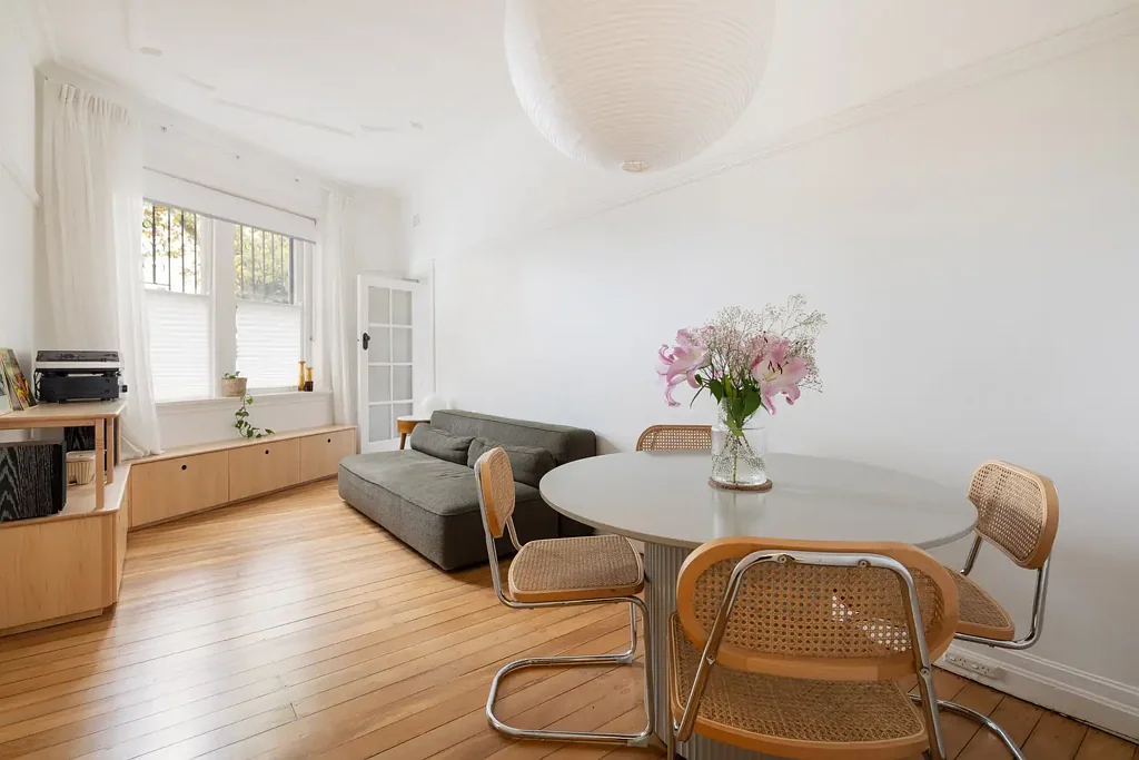 Potts Point 2ਬੈੱਡਰੂਮ Two-bedroom courtyard apartment in boutique 'Ilan Court'
