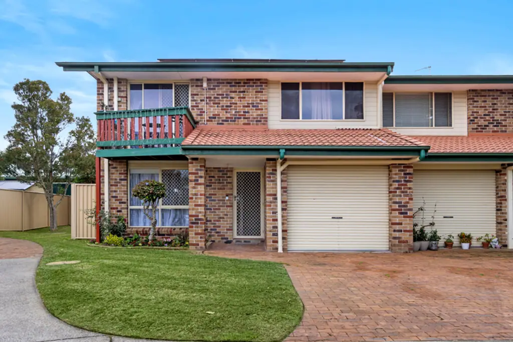 33 Government Road, Labrador, QLD 4215