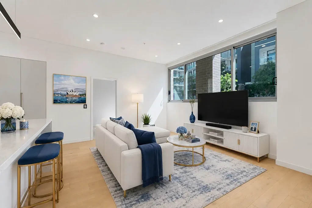 Near New Two Bedroom Ground Floor Apartment With Large Garden Courtyard