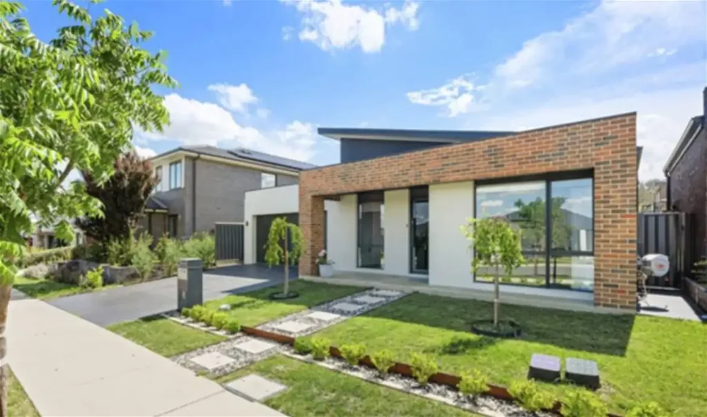 Googong 4Kwarto "Stunning Family Home in the Scenic Suburb of Googong - Your Dream Home Awaits!"