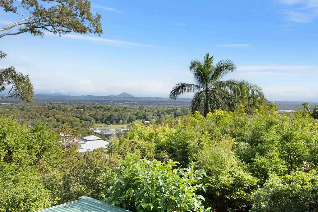 Noosa Heads 3ห้องนอน Quality Build, Central Living and a Scenic Outlook