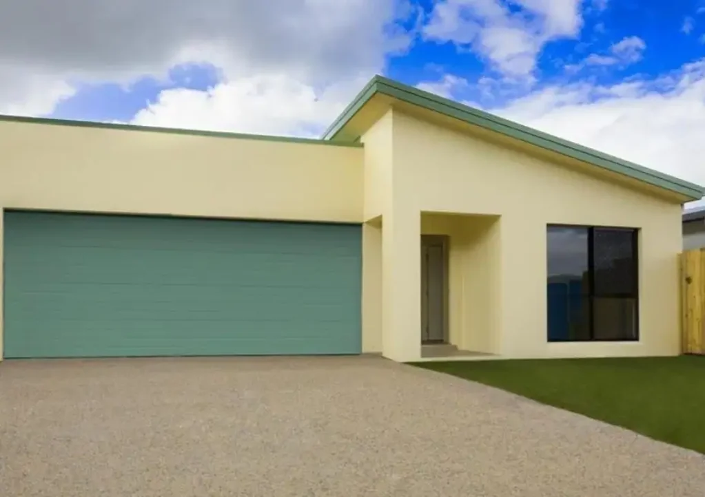 STUNNING FAMILY HOME WITH LAKESIDE LIVING!