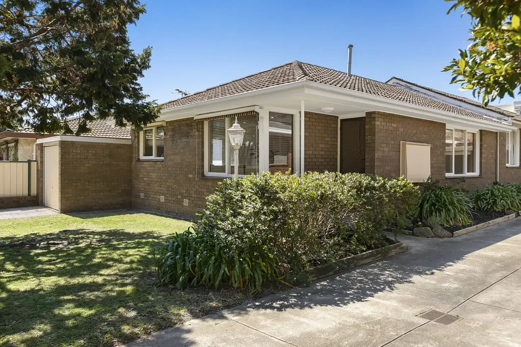 Cheltenham 2Zimmer Light-filled Layout in Southland Precinct