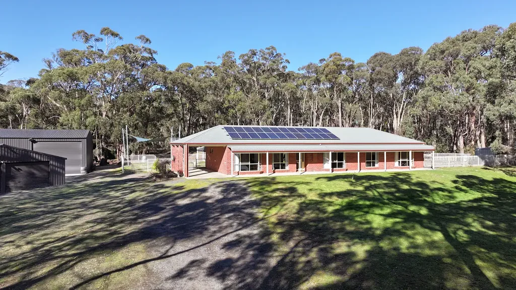 Napoleons 4房  Spacious Family Home on 8.75 Acres with Exceptional Shedding