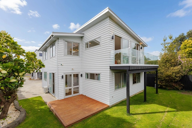 832A East Coast Road, Oteha, North Shore City