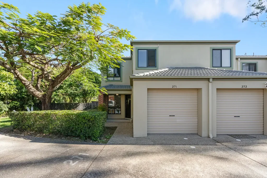 Nerang 3房  Beautifully Renovated Townhouse with Luxury Amenities