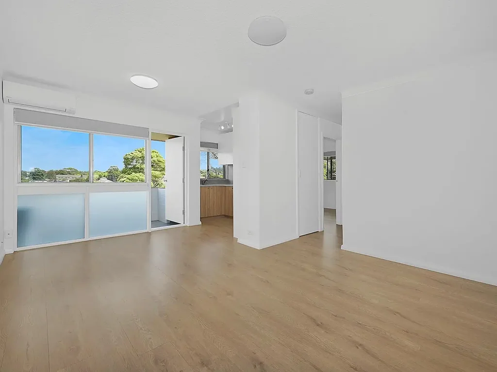 Modern top floor apartment in prime location