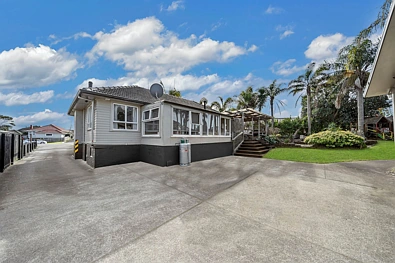 Te Atatu Peninsula 3房  Location, Space & Potential in Te Atatu Peninsula!