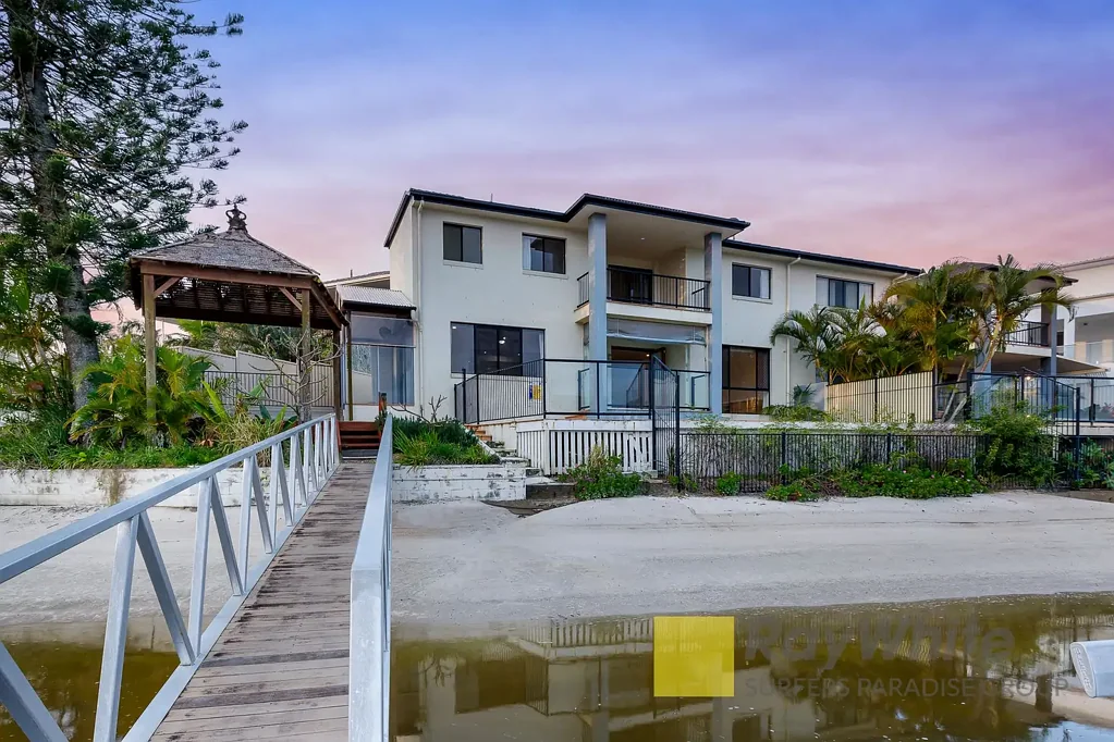 Stunning Waterfront Home for Rent in Prime Central Location!