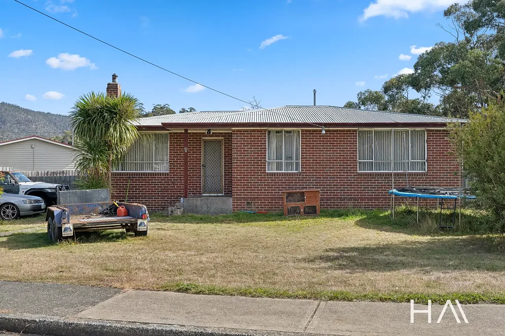 Risdon Vale 3બેડરૂમ A 3 bedroom home approximately 12 minutes drive from Hobart's C.B.D outside peak traffic times for under $500,000
