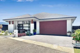 8 Oak Farm Road, Calderwood