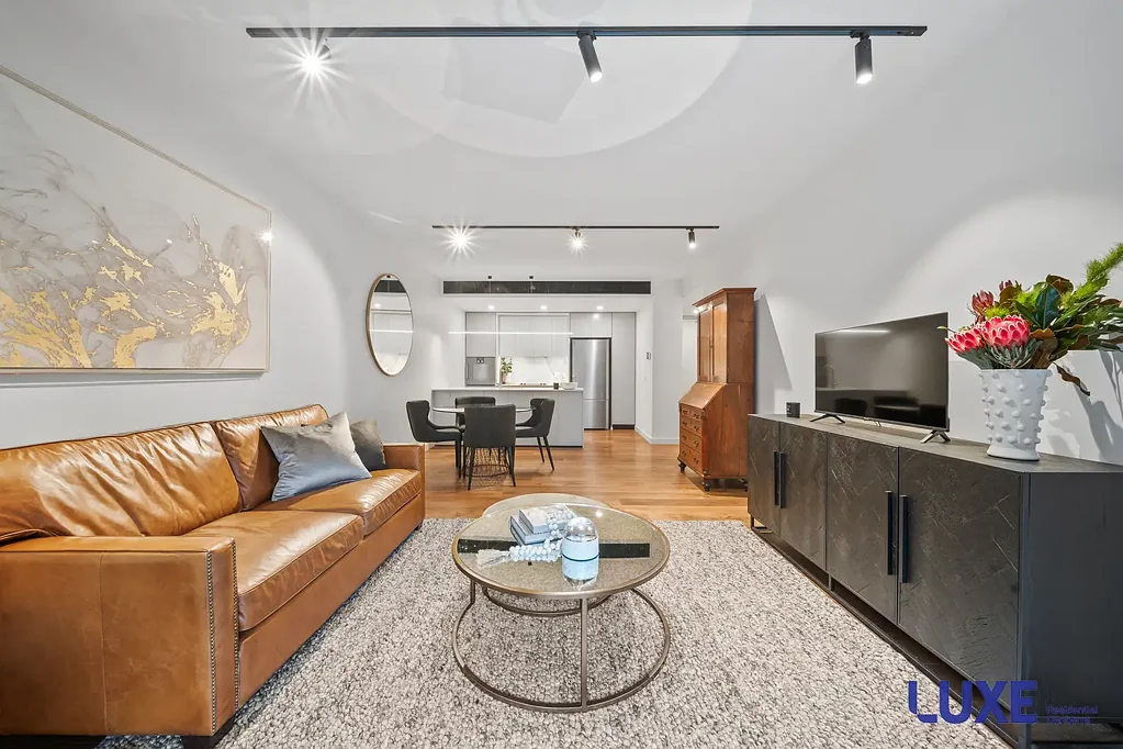 Stunning fully furnished and equipped courtyard apartment!