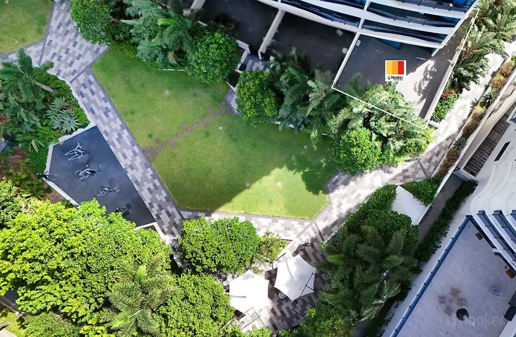 Biggera Waters 2침실 Peaceful, Secure & Spacious Apartment with Oversized Private Courtyard