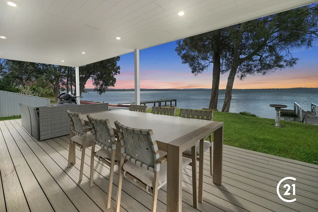 Toukley 4 Bedroom Hidden Gem – A Private Waterfront Sanctuary with Pontoon