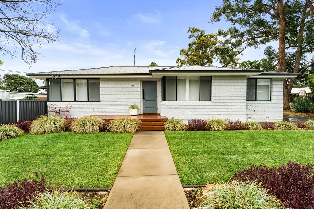 Emu Plains 3房 后院乐园与日常便利的完美结合 Backyard Bliss Meets Everyday Convenience