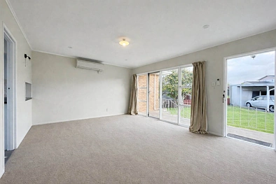 Modern & Convenient Living in the Heart of Ell...
