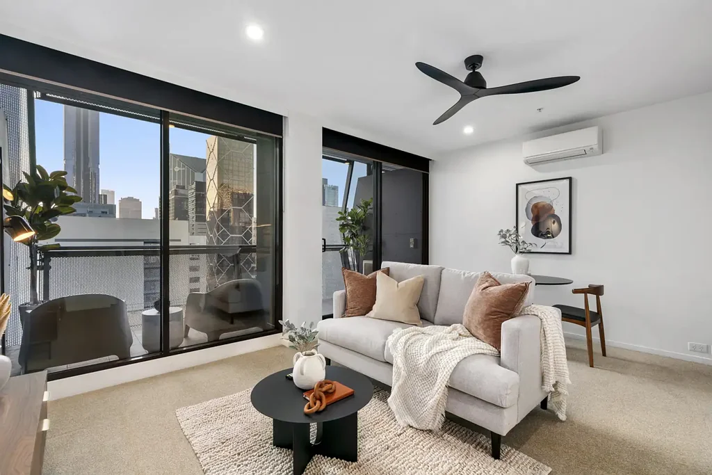 Fully Refurbished 25th Floor Apartment with Sweeping City Views
