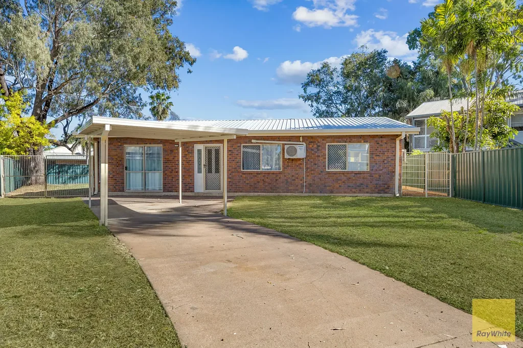 Emerald 3 Bedroom NEAT LOW SET HOME PRICED TO SELL