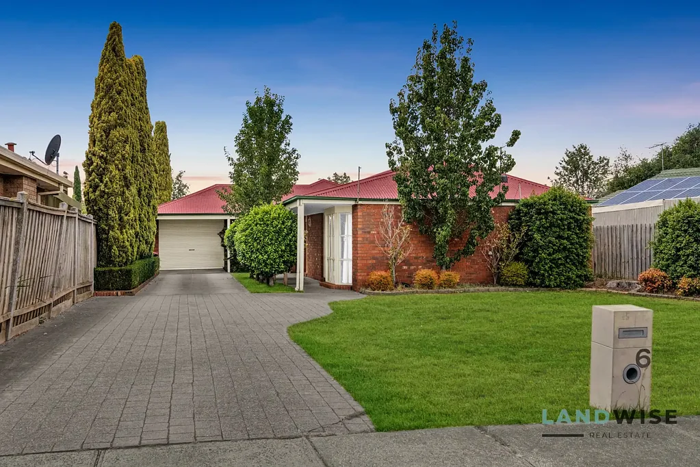 Melton South 6chambre Spacious Family Home with 6 Bedrooms in Melton South
