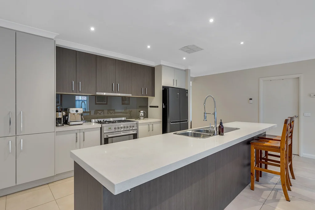 60 Bridgehaven Drive, Craigieburn, VIC 3064