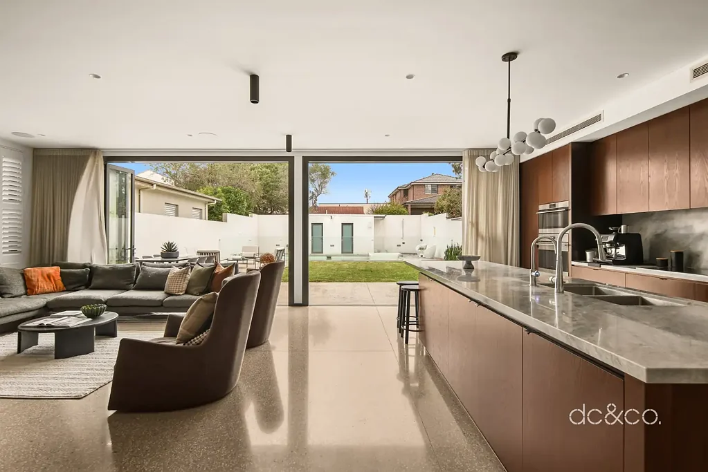 Cabarita 5 Bedroom Quality modern style with large family dimensions